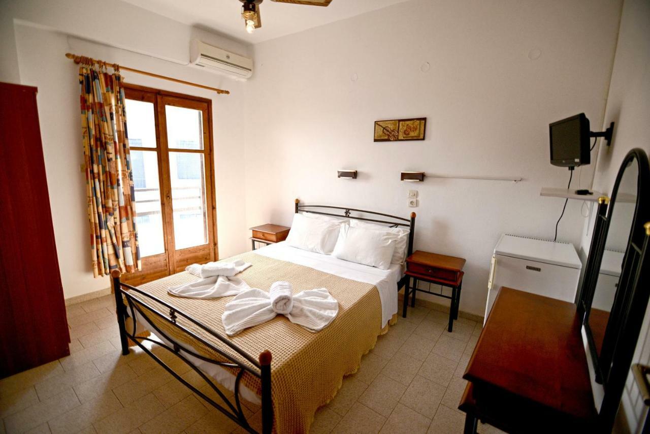 To Gefyraki Rooms Agios Kirykos  Exterior photo